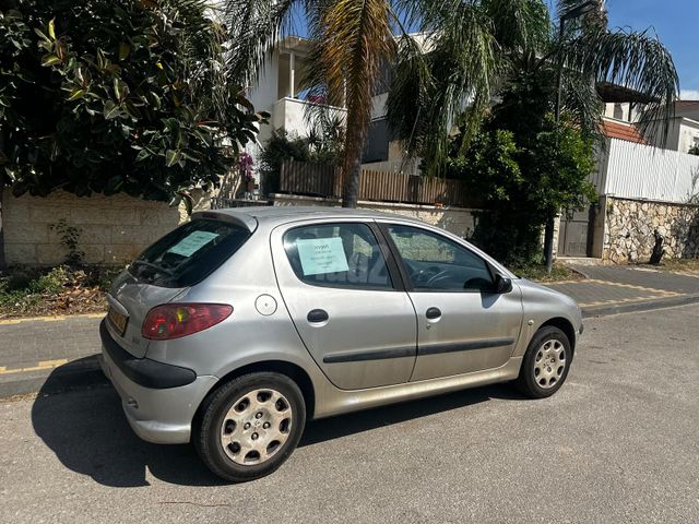 פיג'ו 206