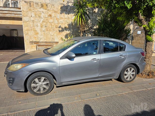 מודעת רכב מאזדה 3