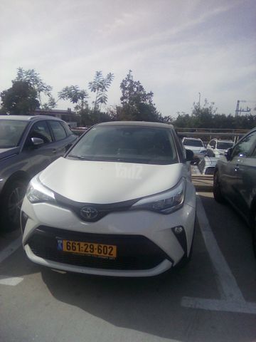 מודעת רכב טויוטה C-HR