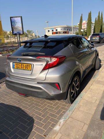 מודעת רכב טויוטה C-HR