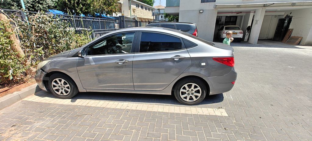 יונדאי אקסנט i25
