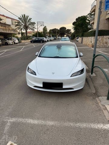 מודעת רכב טסלה מודל 3