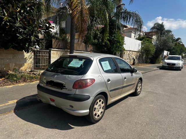 פיג'ו 206