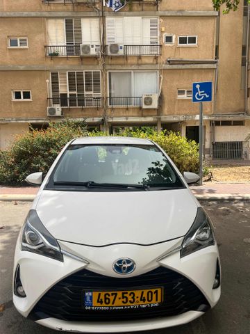 טויוטה יאריס