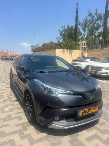 מודעת רכב טויוטה C-HR