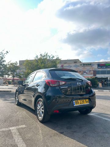 מודעת רכב מאזדה 2