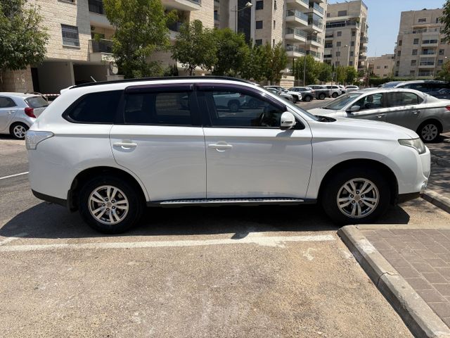 מיצובישי אאוטלנדר