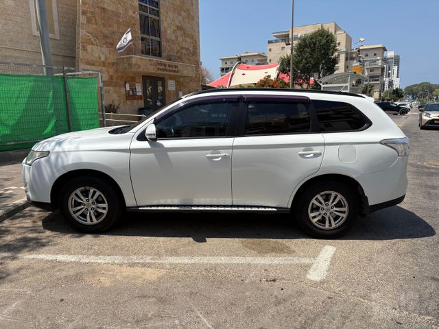 מיצובישי אאוטלנדר