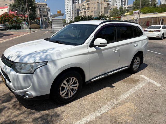 מיצובישי אאוטלנדר