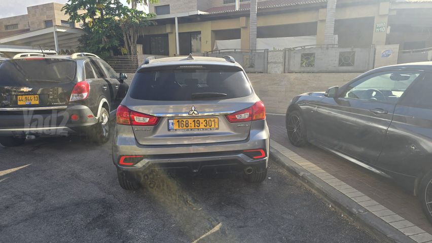מודעת רכב מיצובישי ASX