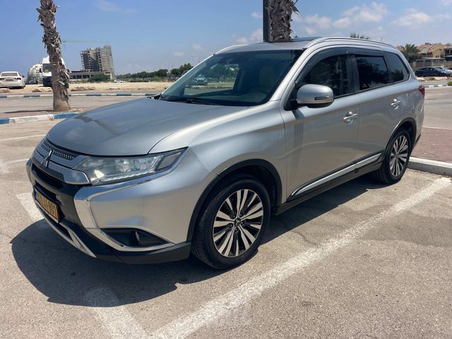 מיצובישי אאוטלנדר