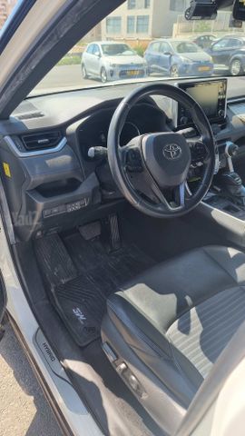 טויוטה RAV4