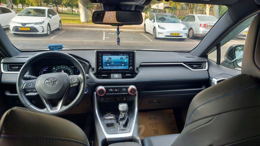 טויוטה RAV4