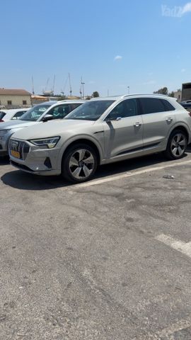 מודעת רכב אאודי E-tron