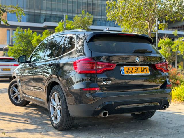 ב מ וו X3