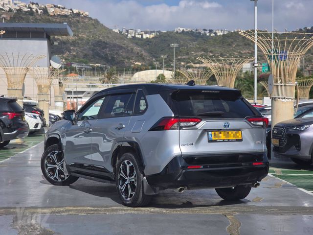טויוטה RAV4
