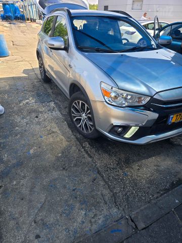 מודעת רכב מיצובישי ASX