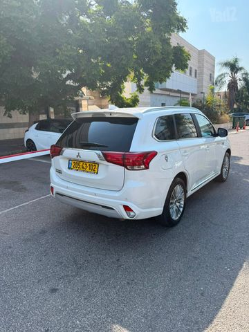 מיצובישי אאוטלנדר