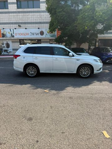 מיצובישי אאוטלנדר