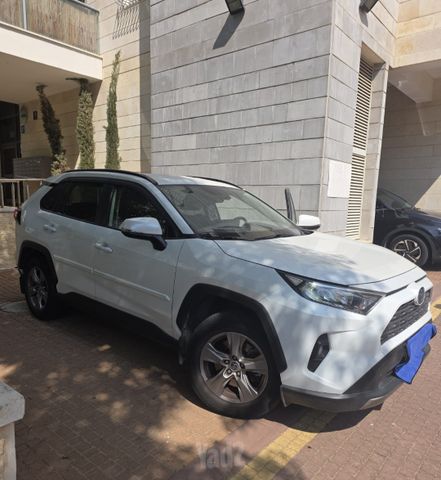 טויוטה RAV4