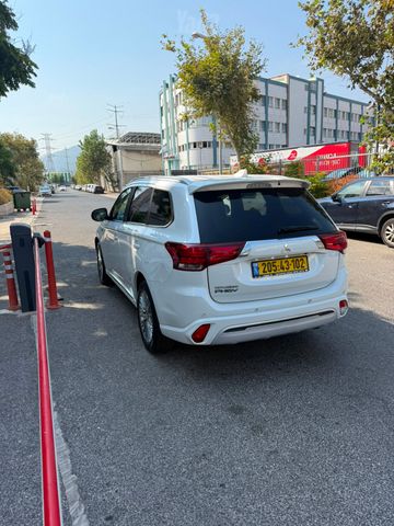 מיצובישי אאוטלנדר