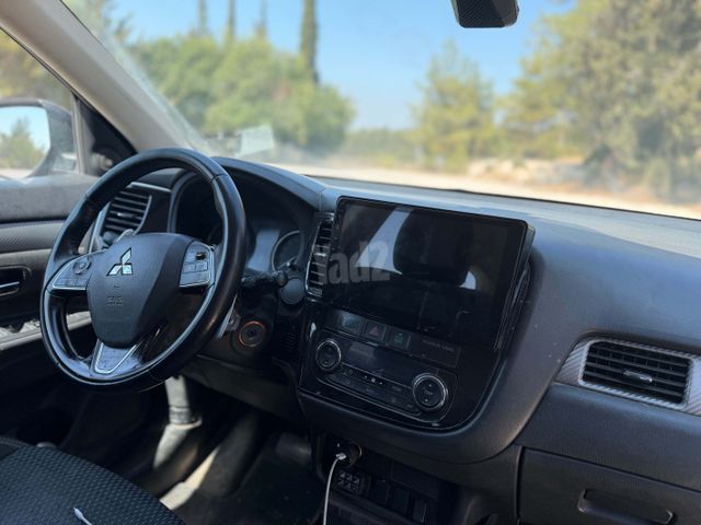מיצובישי אאוטלנדר
