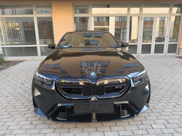 ב מ וו M5