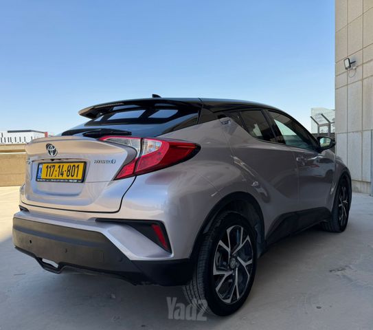 מודעת רכב טויוטה C-HR 2