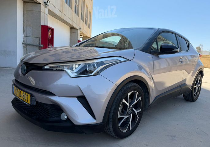 מודעת רכב טויוטה C-HR