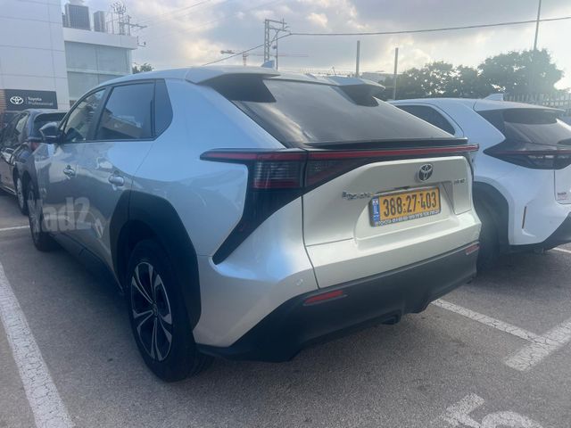 טויוטה bZ4X