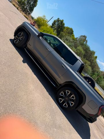 ג'י.אם.סי סיירה EV