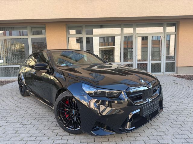 ב מ וו M5