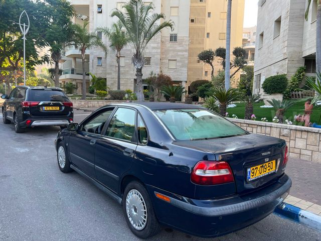 וולוו S40