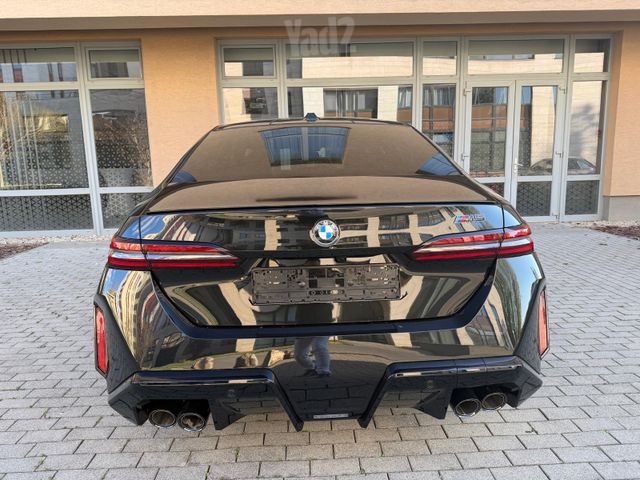 ב מ וו M5