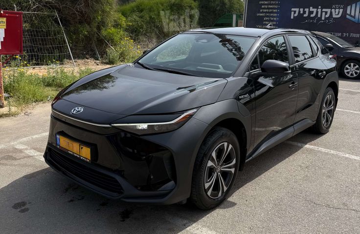 טויוטה bZ4X