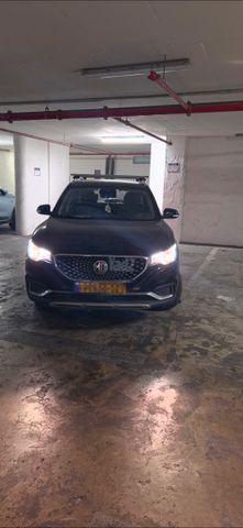 מודעת רכב אם ג'י ZS