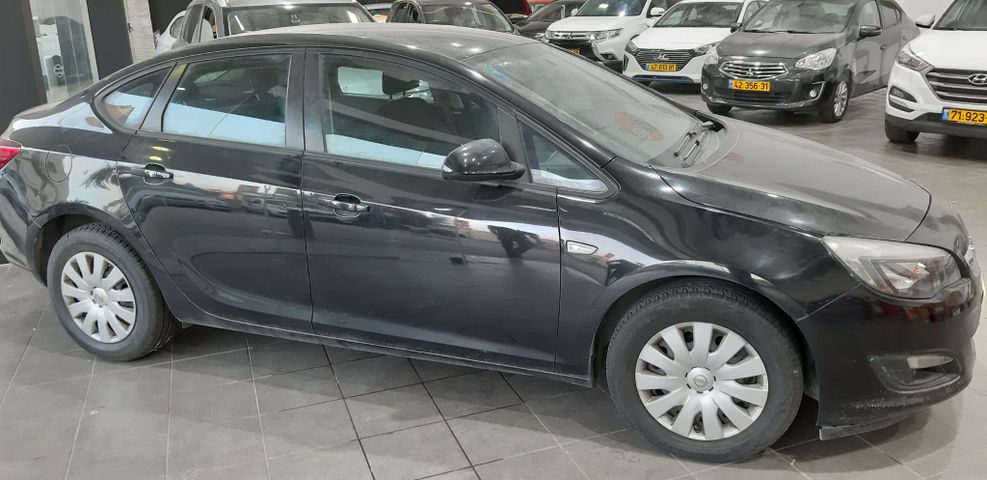 אופל אסטרה