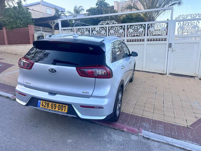 קיה נירו