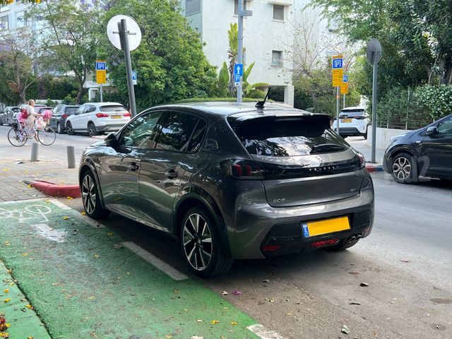 פיג'ו 208