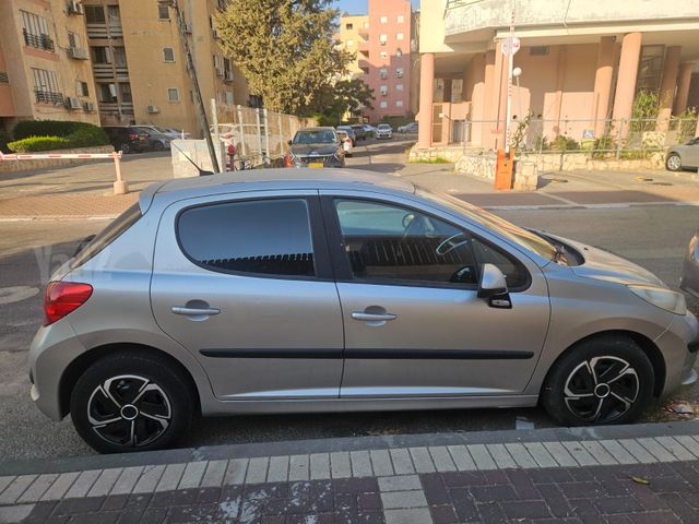 מודעת רכב פיג'ו 207