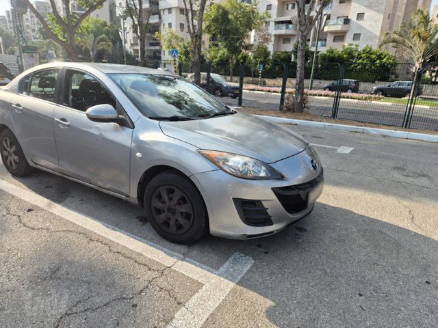 מודעת רכב מאזדה 3