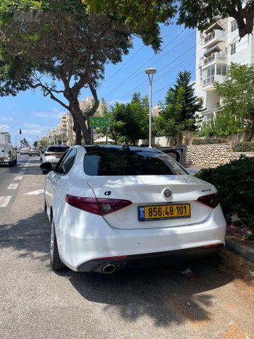 אלפא רומיאו ג'וליה