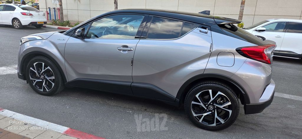 מודעת רכב טויוטה C-HR
