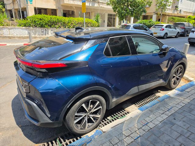 מודעת רכב טויוטה C-HR