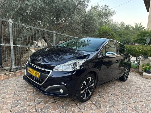 פיג'ו 208