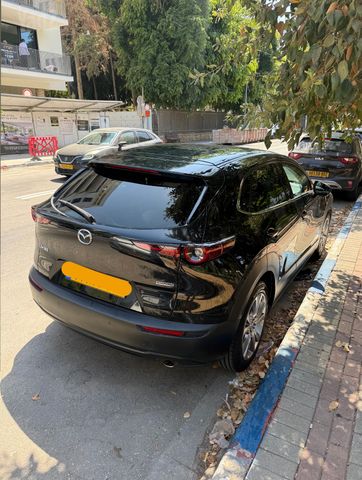 מודעת רכב מאזדה CX-30