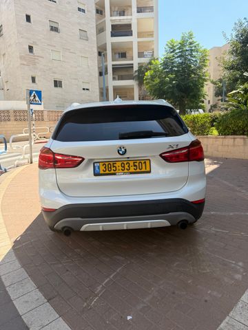 ב מ וו X1