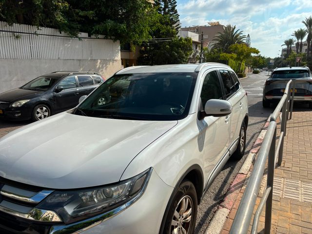 מיצובישי אאוטלנדר