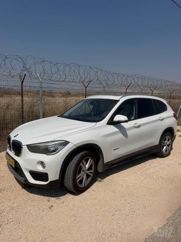ב מ וו X1