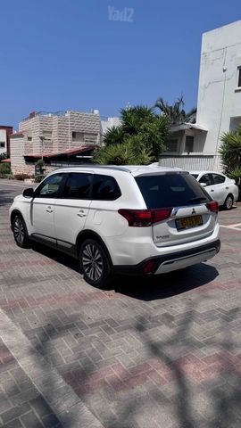 מיצובישי אאוטלנדר